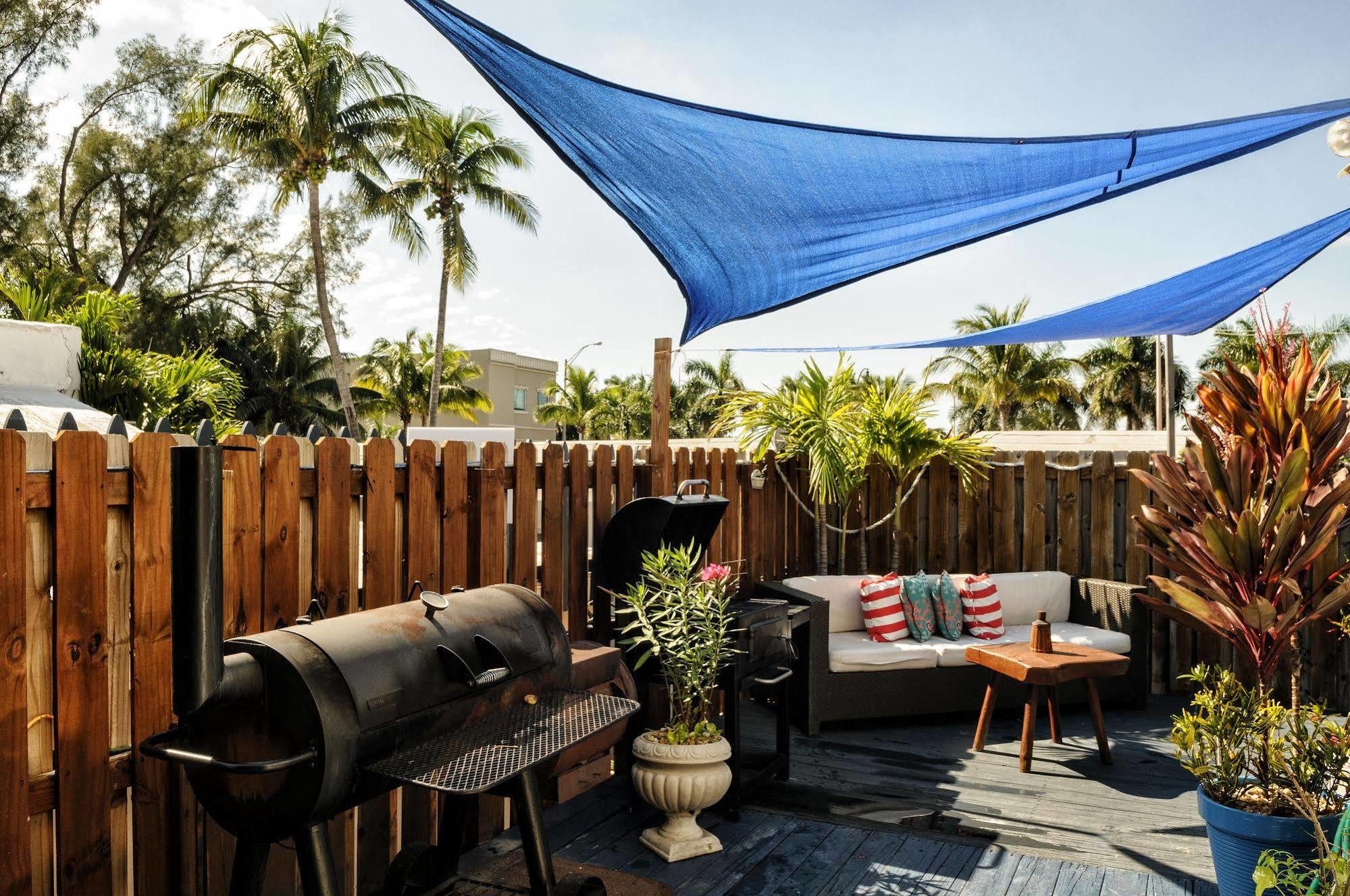Hollywood Beach Suites And Hotel Exterior photo