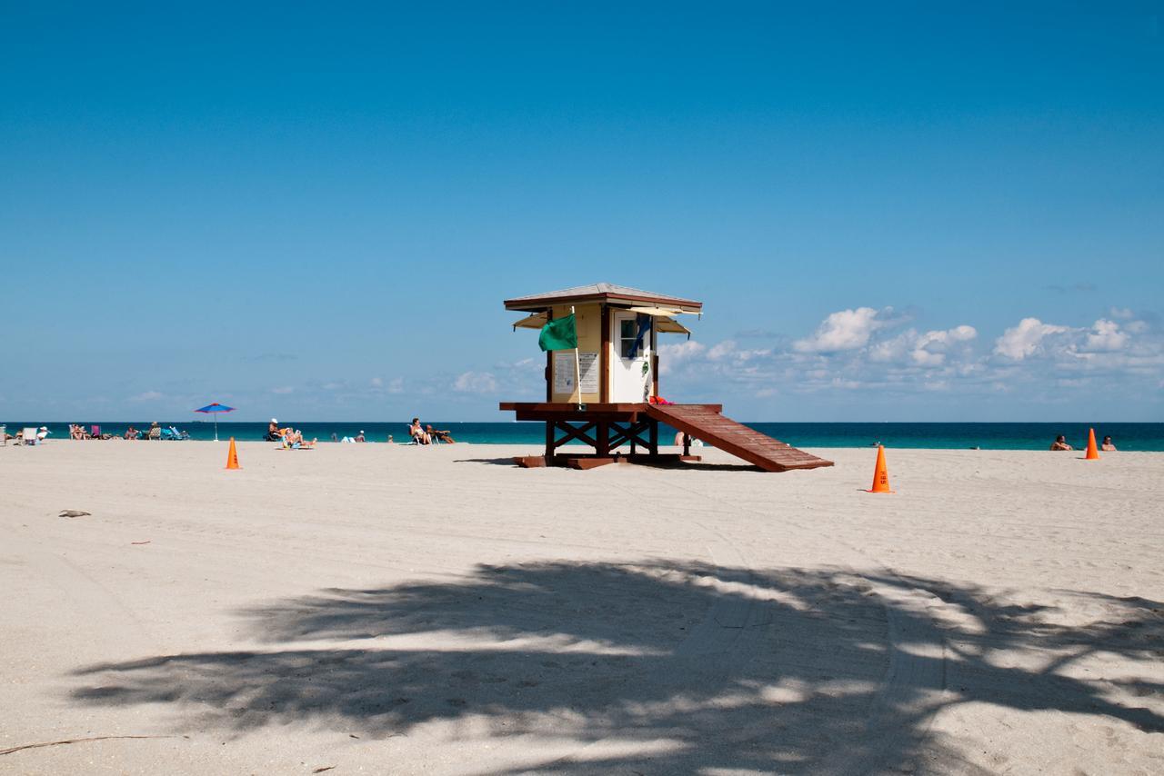 Hollywood Beach Suites And Hotel Exterior photo